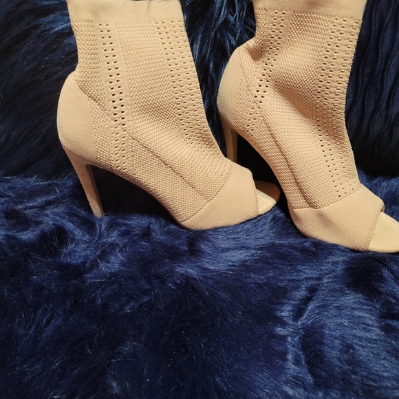 Ladies Ankle Boots - Picture 3 of 9